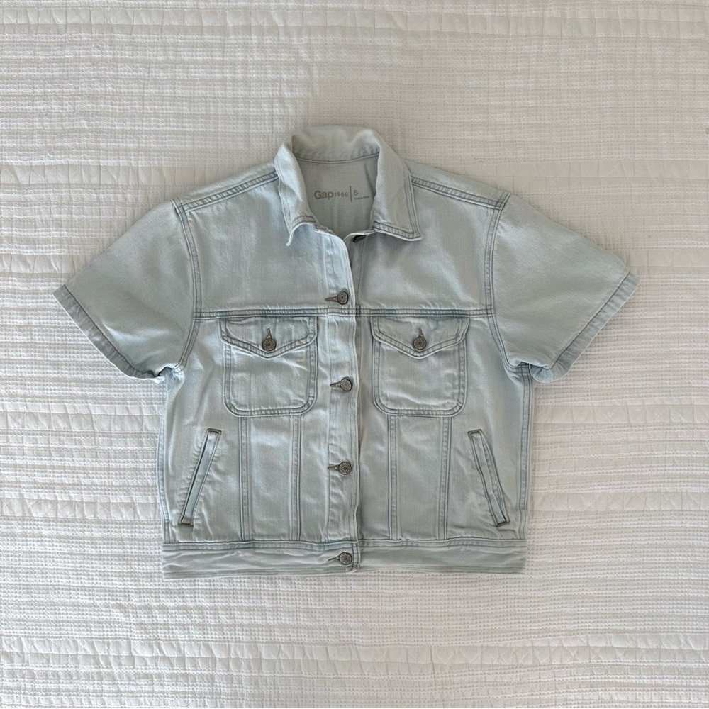 GAP Light Wash Blue Short-Sleeve Denim Jacket